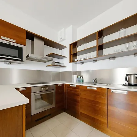 Luxury Rockefeller - Sea Towers Apartment