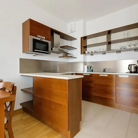Luxury Rockefeller - Sea Towers Apartment